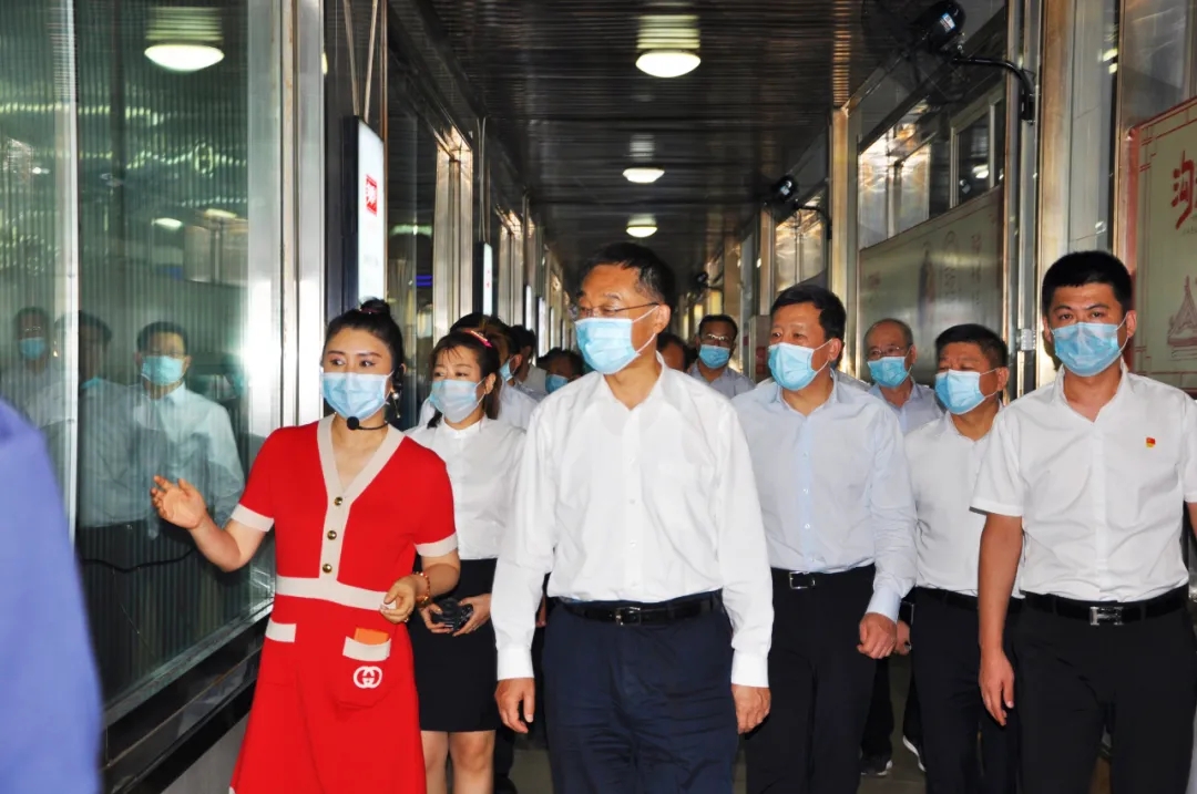 遼寧省省長劉寧蒞臨溝幫子熏雞集團考察調研